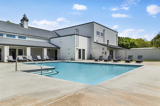 Shadowbrook in Modesto, CA - Foto de edificio - Building Photo