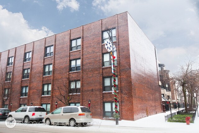 property at 805 W Oakdale Ave