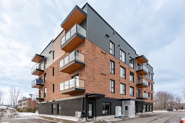 1201 Charles-Rodrigue St in Lévis, QC - Building Photo - Building Photo