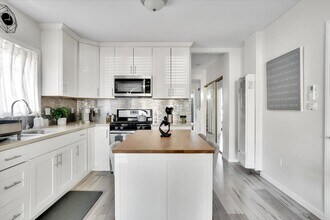 1138 W 52nd St in Los Angeles, CA - Foto de edificio - Building Photo