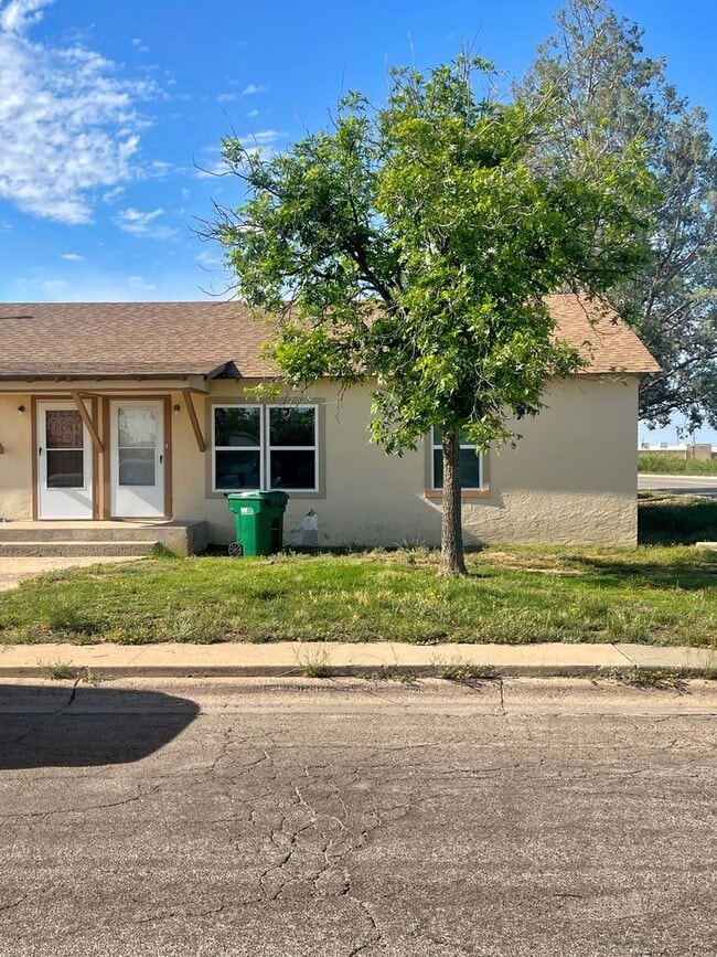 property at 821-825-825 W Washington Ave