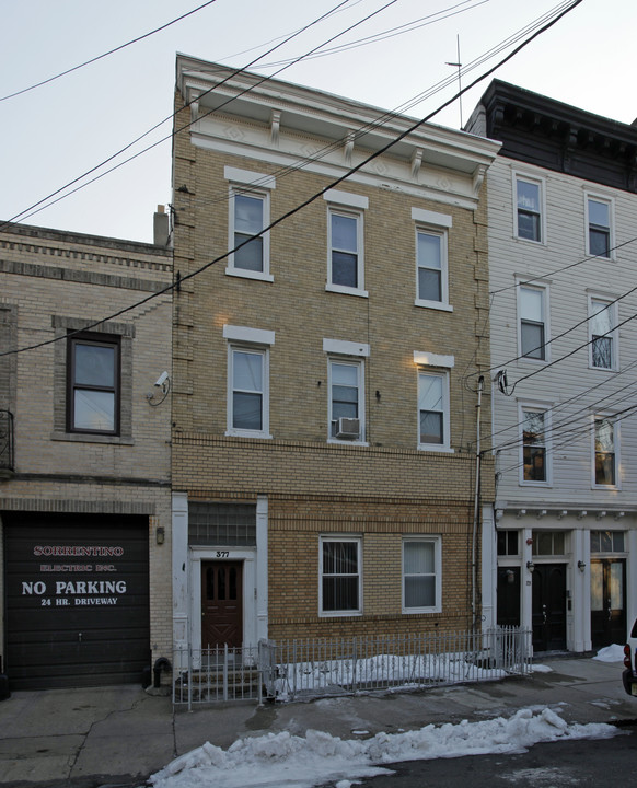 377 2nd St in Jersey City, NJ - Building Photo