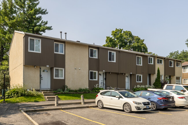 1490 Lassiter Terr in Ottawa, ON - Building Photo - Primary Photo