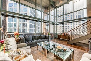 1999 McKinney Ave in Dallas, TX - Building Photo