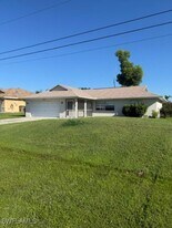 825 SW 37th Terrace in Cape Coral, FL - Building Photo