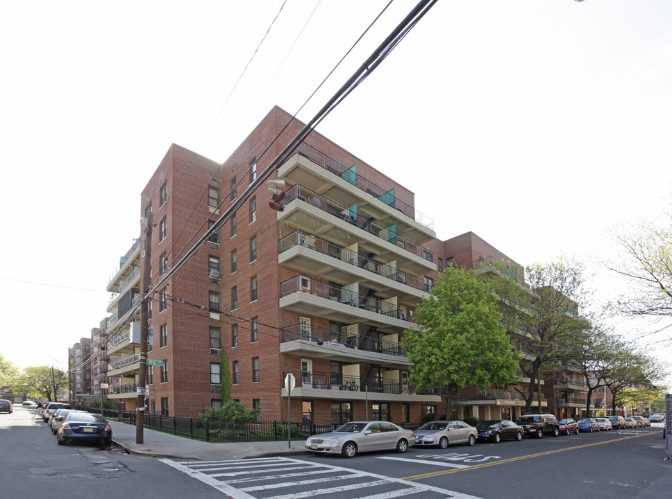 The Martinique in Elmhurst, NY - Foto de edificio