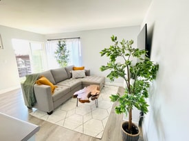 1312 6th Ave N in Seattle, WA - Building Photo