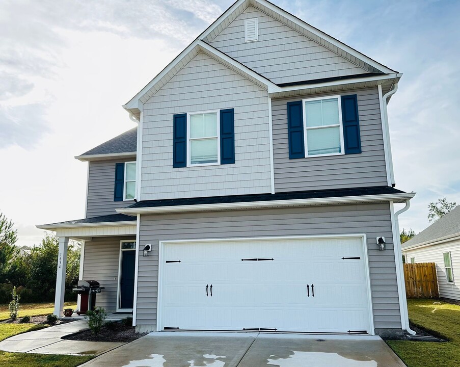 1634 Grey Cliff Run in Wilmington, NC - Foto de edificio