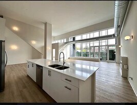 3207 N Narragansett Ave, Unit 103 in Chicago, IL - Building Photo