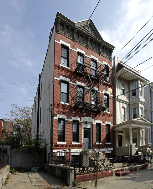 510 Pavonia Ave in Jersey City, NJ - Building Photo