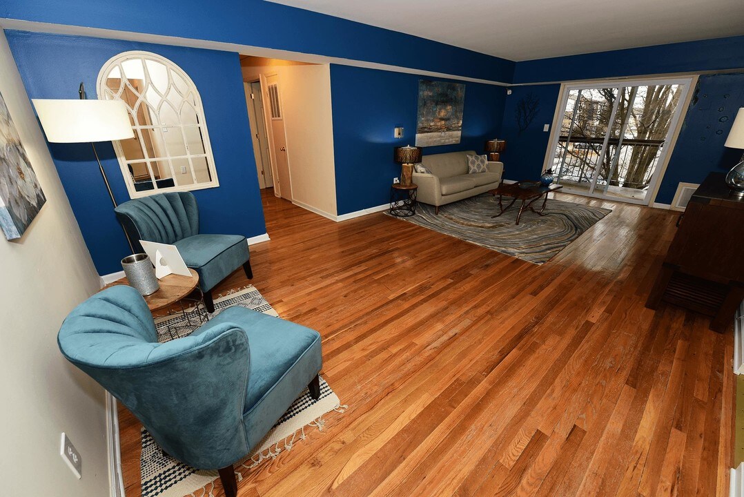 Edison and Blueberry Village in Edison, NJ - Building Photo