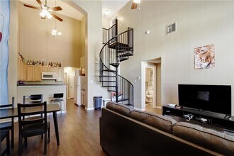 2606 Salado St in Austin, TX - Foto de edificio - Building Photo