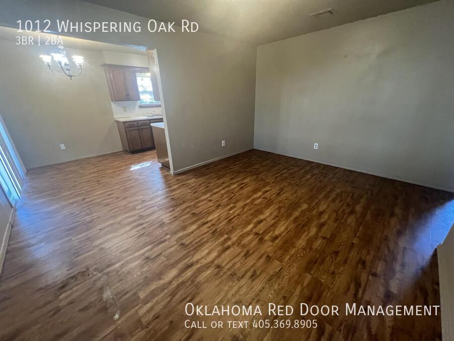 1012 Whispering Oak Rd in Oklahoma City, OK - Building Photo
