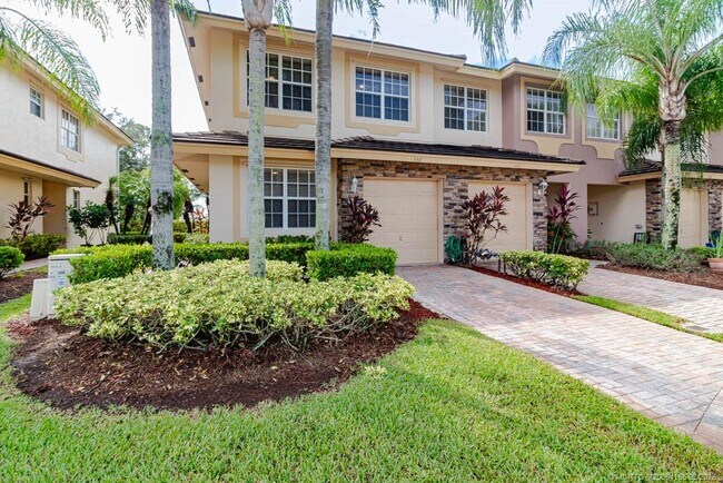 356 SE Bloxham Way in Stuart, FL - Building Photo - Building Photo