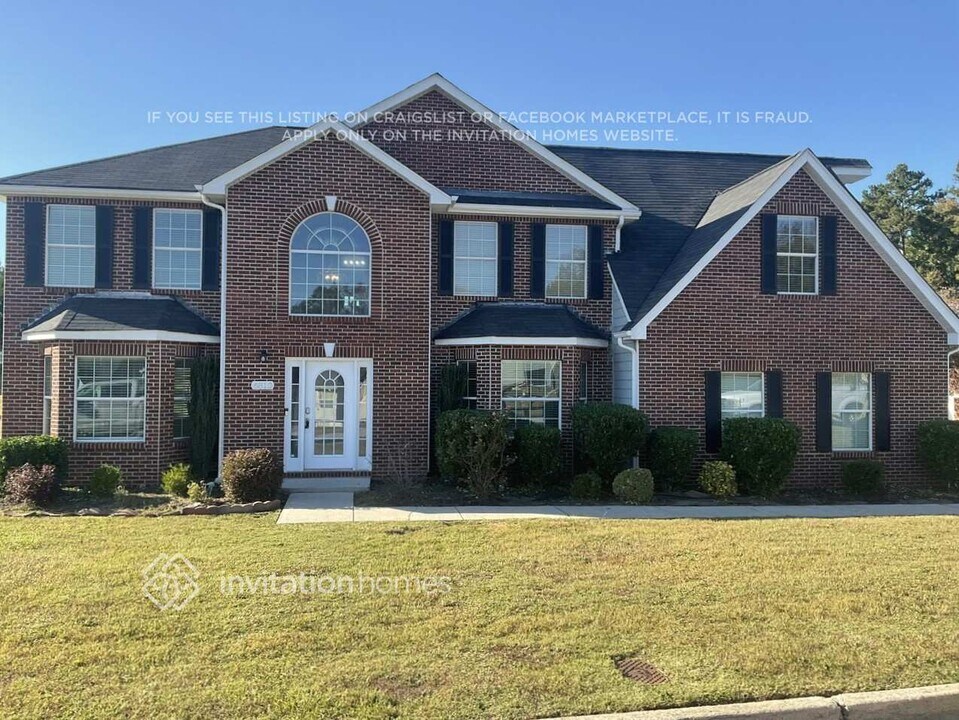 6813 Fireside Ln in College Park, GA - Building Photo