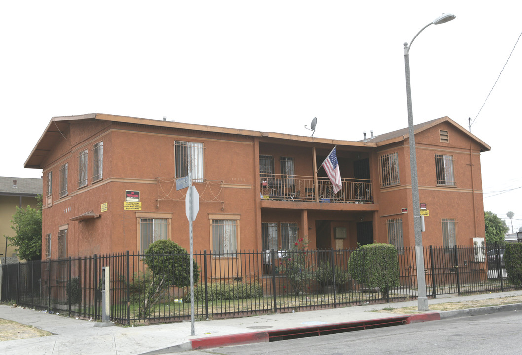 10903 Figueroa St in Los Angeles, CA - Building Photo