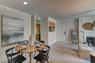 Vistas at Hackberry Creek in Irving, TX - Building Photo - Building Photo