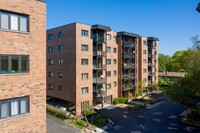 Building J in Des Plaines, IL - Foto de edificio - Building Photo