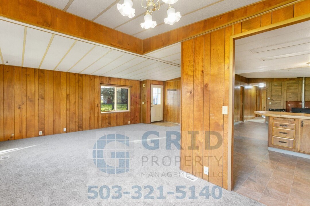 13215 Ballston Rd in Amity, OR - Building Photo