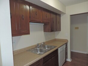 2275 Country Club Dr in Woodridge, IL - Building Photo - Building Photo