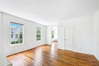 57 W Genesee St in Skaneateles, NY - Foto de edificio - Building Photo