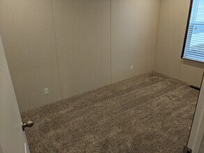 24 Canal Dr in Pontiac, MI - Building Photo - Building Photo