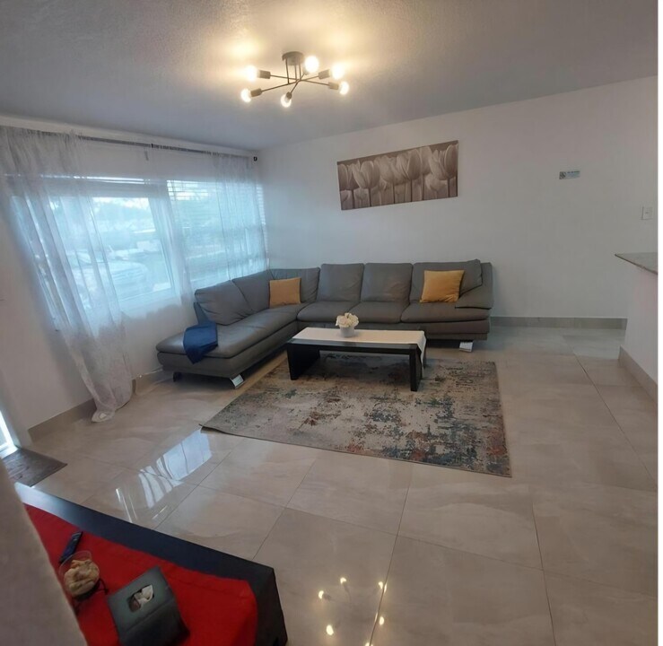 1670 NE 1st Ave in Pompano Beach, FL - Building Photo