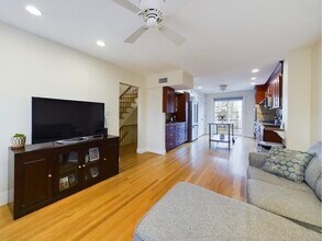 773 E 6th St, Unit 2l in Boston, MA - Foto de edificio - Building Photo
