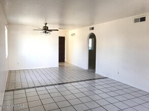 1605 S Telshor Blvd in Las Cruces, NM - Building Photo - Building Photo