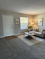 Granada Apartments & Townhomes in Decatur, AL - Building Photo