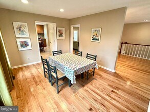 9420 Lakeside Dr in Vienna, VA - Building Photo - Building Photo