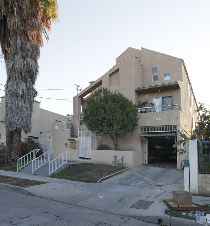 706 Imogen Ave in Los Angeles, CA - Building Photo