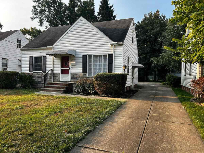 25520 Zeman Ave in Euclid, OH - Building Photo