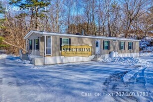 18 Abbott St in Waterville, ME - Building Photo