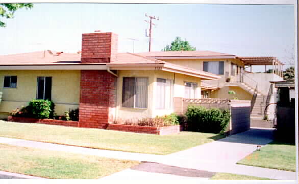 3523 W Mungall Dr in Anaheim, CA - Foto de edificio - Building Photo