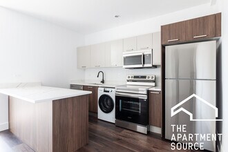 1555 W Hollywood Ave in Chicago, IL - Building Photo - Building Photo