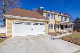 848 Whisper Hollow Dr in Chesapeake, VA - Building Photo - Building Photo