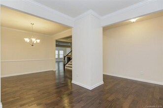 5620 Selkirkshire Rd in Charlotte, NC - Foto de edificio - Building Photo