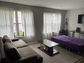 216 Matthews Drive in Newark, NJ - Building Photo - Building Photo