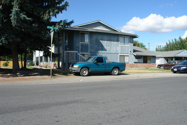 106 W Wedgewood Ave in Spokane, WA - Building Photo - Building Photo