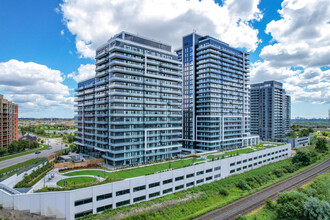 Yong Parc 2 Condos in Richmond Hill, ON - Building Photo - Building Photo