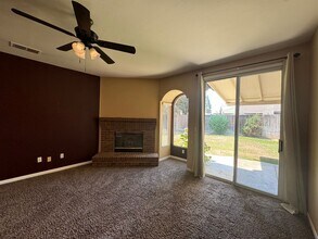 9814 Bossa Nova Ct in Bakersfield, CA - Building Photo - Building Photo