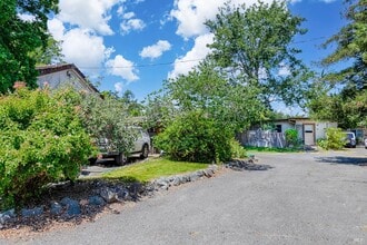 20 Eucalyptus Rd in Petaluma, CA - Building Photo - Building Photo