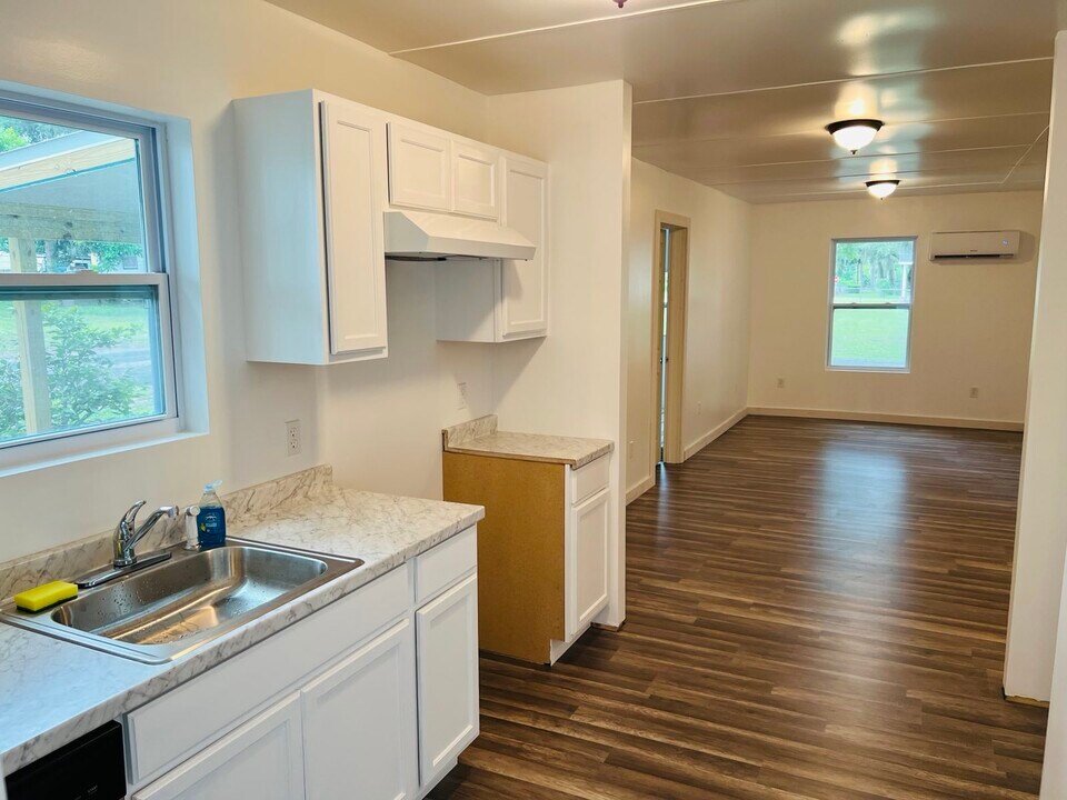 483 SE Margaret Dr in Lake City, FL - Building Photo