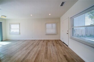 926 Manhattan Beach Blvd in Manhattan Beach, CA - Building Photo - Building Photo