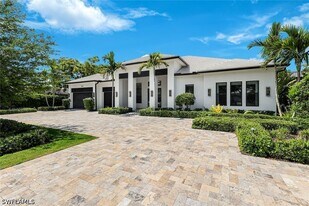 760 Park Shore Dr in Naples, FL - Building Photo