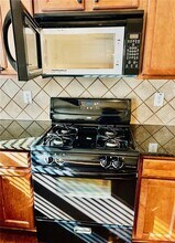 306 Knelston Oak Dr NE in Suwanee, GA - Building Photo - Building Photo