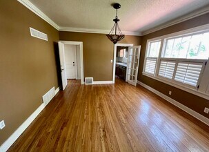 347 W Franklin St in Liberty, MO - Building Photo - Building Photo