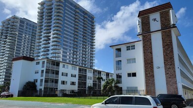 4500 N Flagler Dr, Unit B12 in West Palm Beach, FL - Building Photo - Building Photo