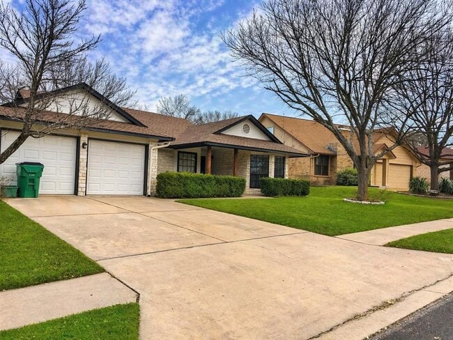 2007 Crystal Shore Dr in Austin, TX - Building Photo - Building Photo